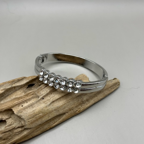 Jewelry - Elegant Silver Hinged Crystal Bracelet